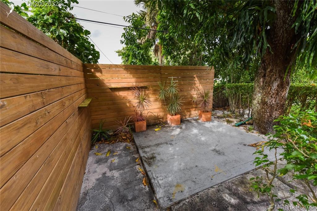 945 Sunset Road West Palm Beach, FL 33401 - Photo 7 of 31 a view of yard