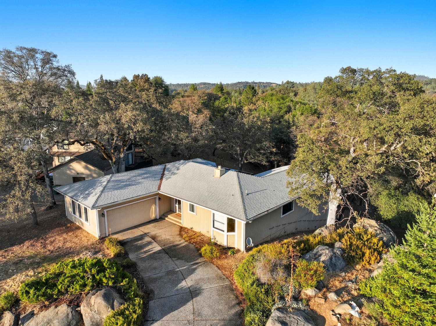 11585 Linnet Court Penn Valley, CA 95946 - Photo 28 of 49 a view of a house with a mountain