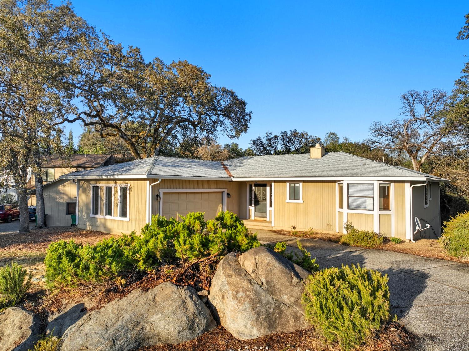 11585 Linnet Court Penn Valley, CA 95946 - Photo 28 of 53 front view of a house with a patio