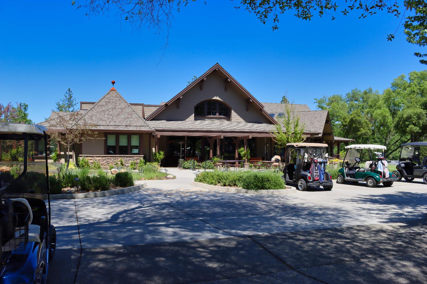 11585 Linnet Court Penn Valley, CA 95946 - Photo 49 of 53 a front view of a house with porch and garden
