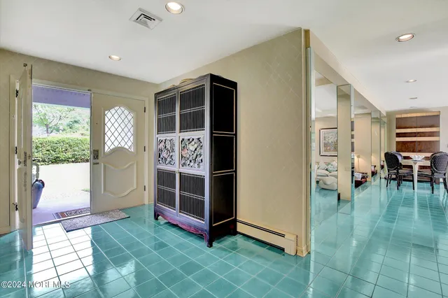 a view of an entryway with workspace