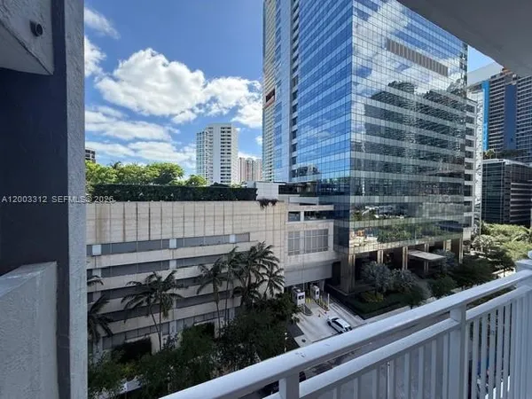 $3,200 | 185 Southeast 14th Terrace, Unit 808, Miami, FL 33131