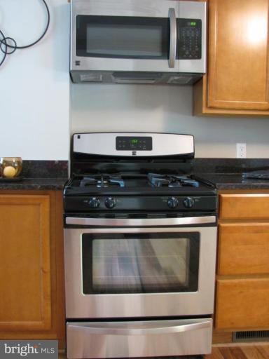 3 Bayship Road Dundalk, MD 21222 - Photo 18 of 30 Kenmore Self Cleaning Gas Range & Microwave