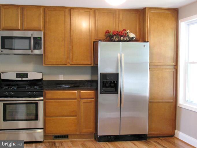 3 Bayship Road Dundalk, MD 21222 - Photo 5 of 30 Huge Kitchen