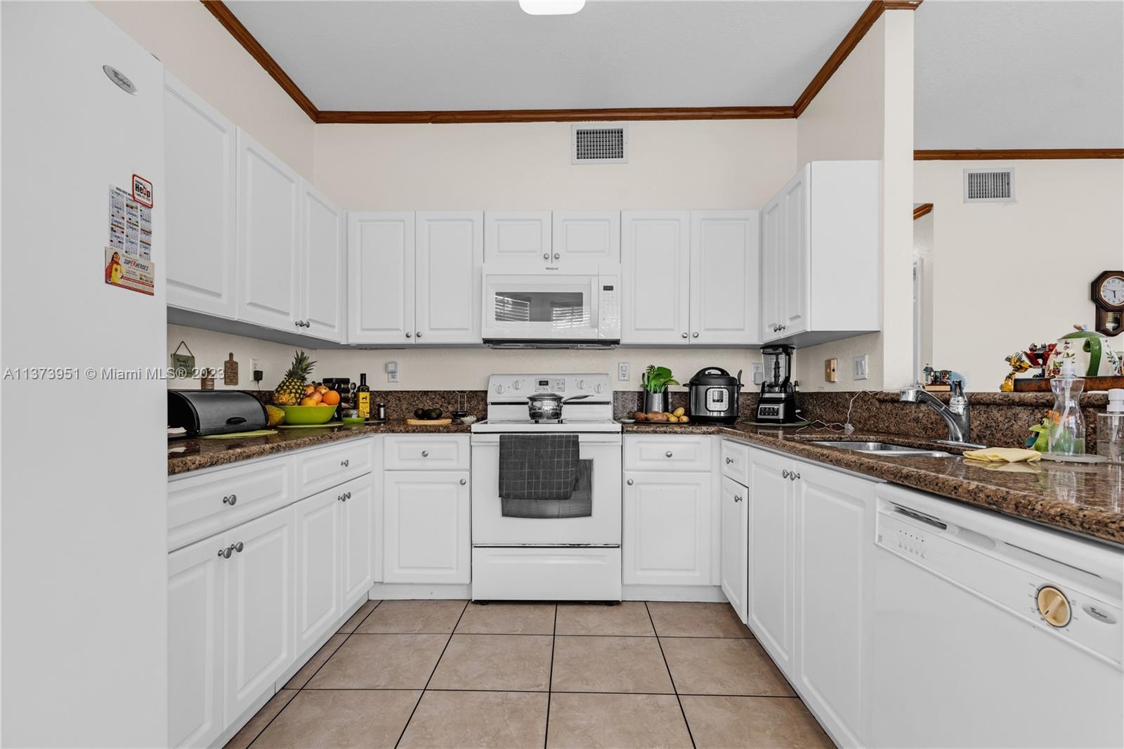 11875 Southwest 80th Street Miami, FL 33183 - Photo 15 of 34