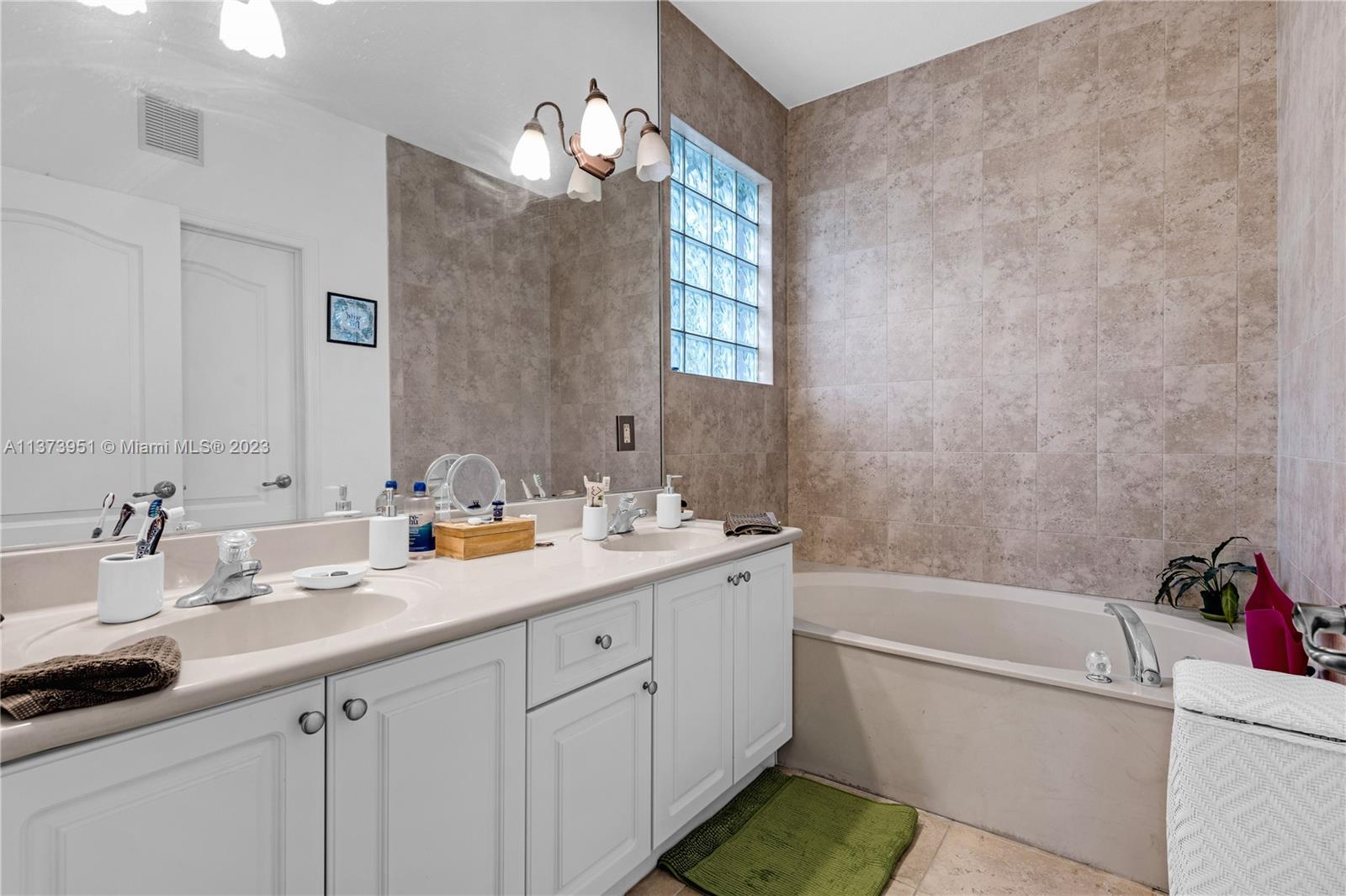 11875 Southwest 80th Street Miami, FL 33183 - Photo 21 of 34