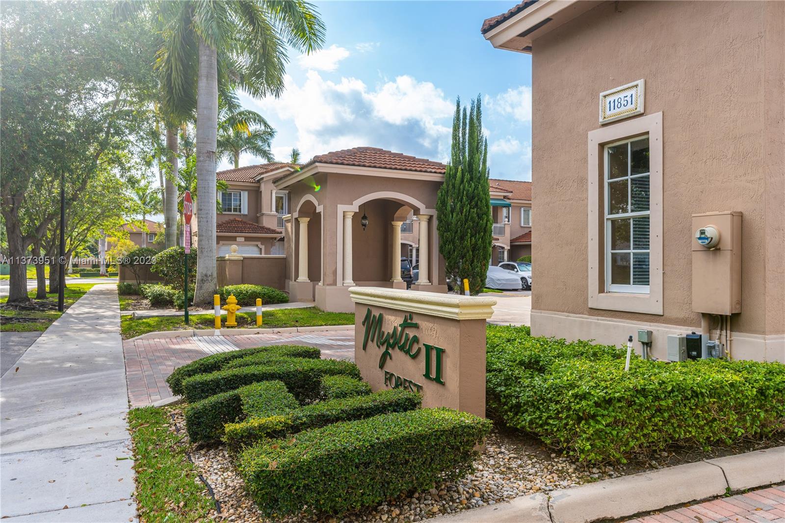 11875 Southwest 80th Street Miami, FL 33183 - Photo 5 of 34