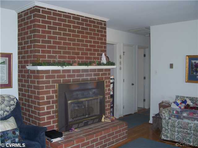 9143 Old Stage Road Prince George, VA 23875 - Photo 3 of 7 Living Room