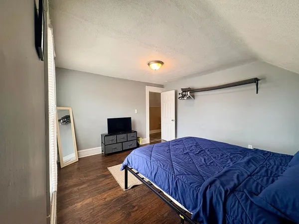 $2,400 | 38 Greenacre Square, Unit 2 & 3, Springfield, MA 01105