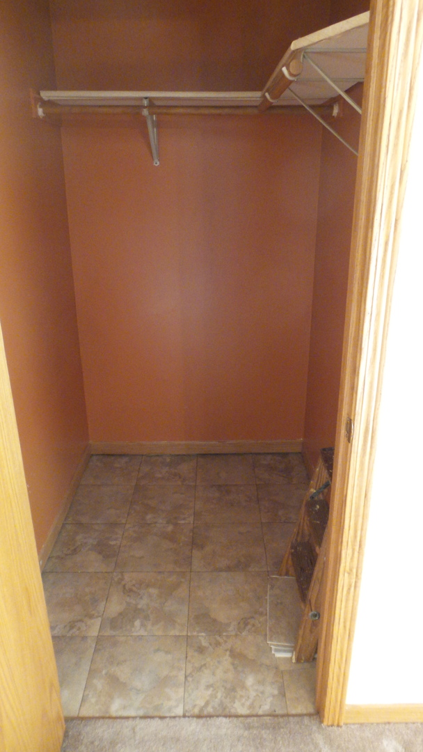 6142 West 63rd Street, Unit 2W Chicago, IL 60638 - Photo 3 of 18