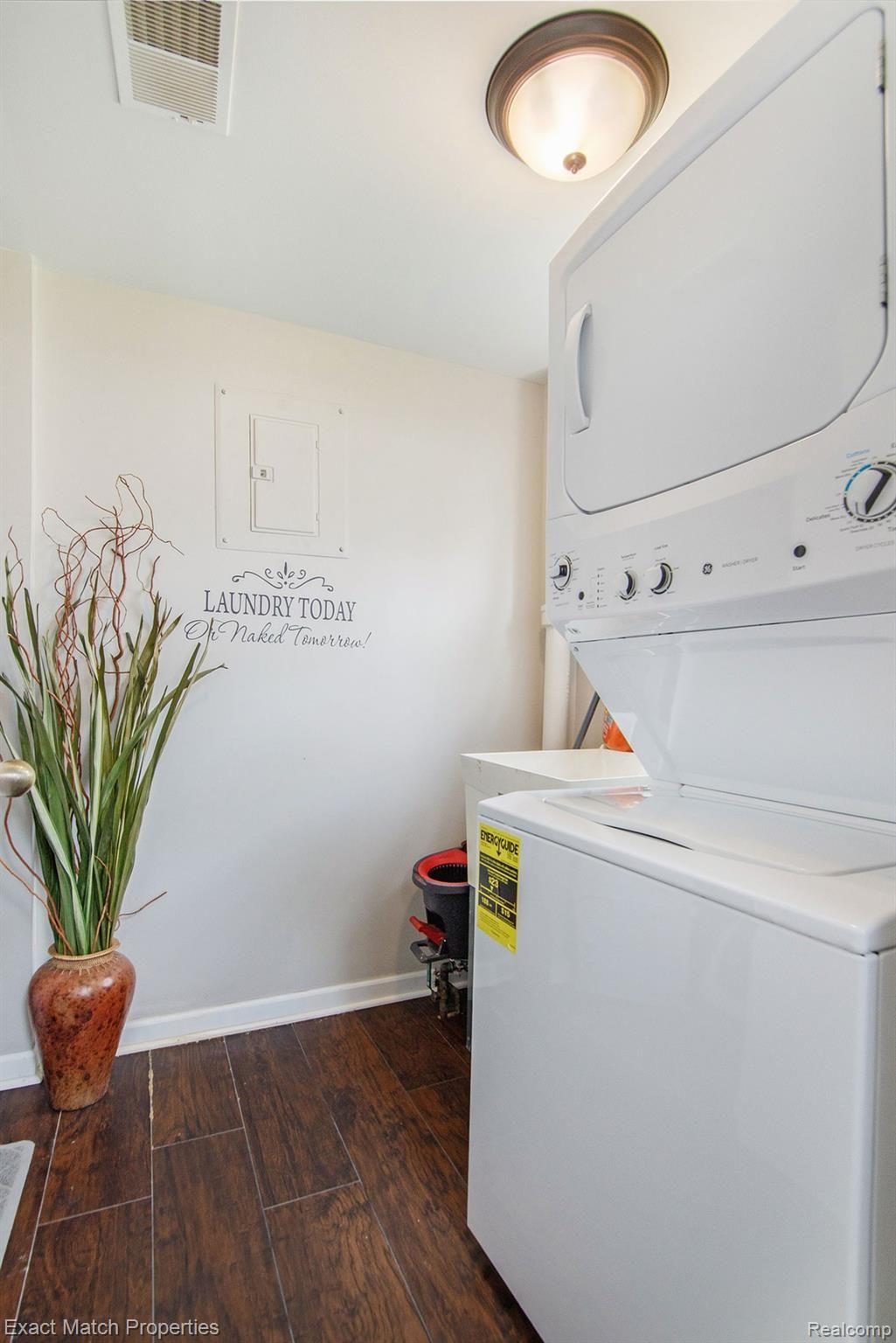 4115 Mapleleaf Road Waterford, MI 48328 - Photo 17 of 31 New washer and dryer!