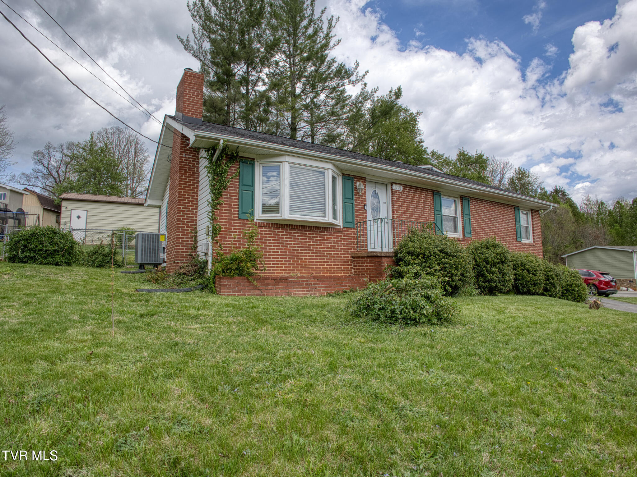 1721 Siam Road Elizabethton, TN 37643 - Photo 3 of 41 R6II6892_HDR