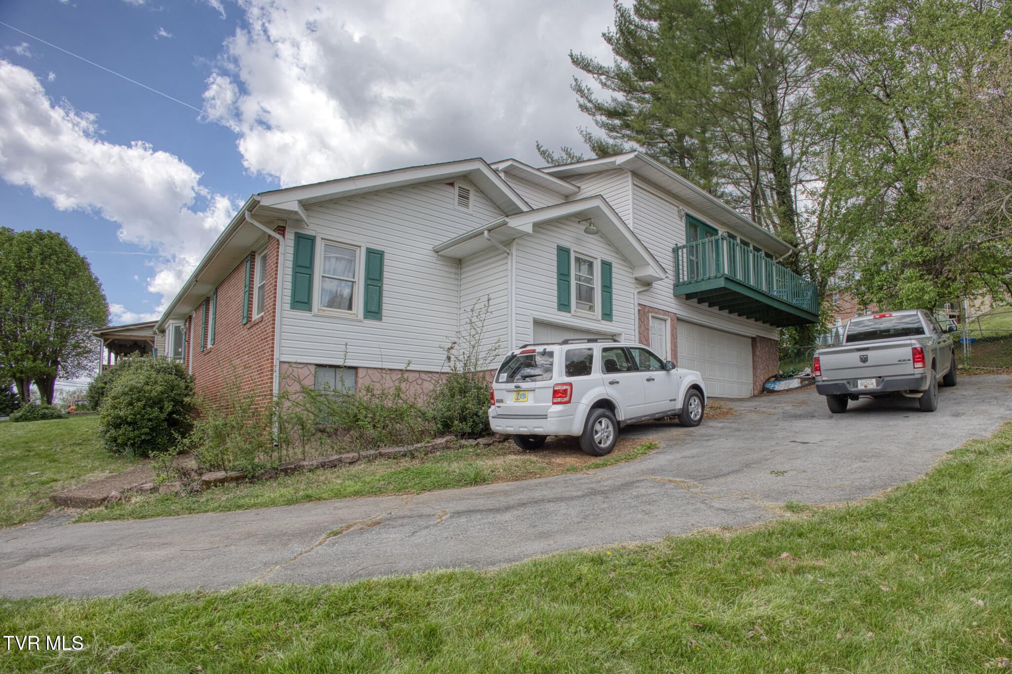 1721 Siam Road Elizabethton, TN 37643 - Photo 4 of 41 R6II6895_HDR