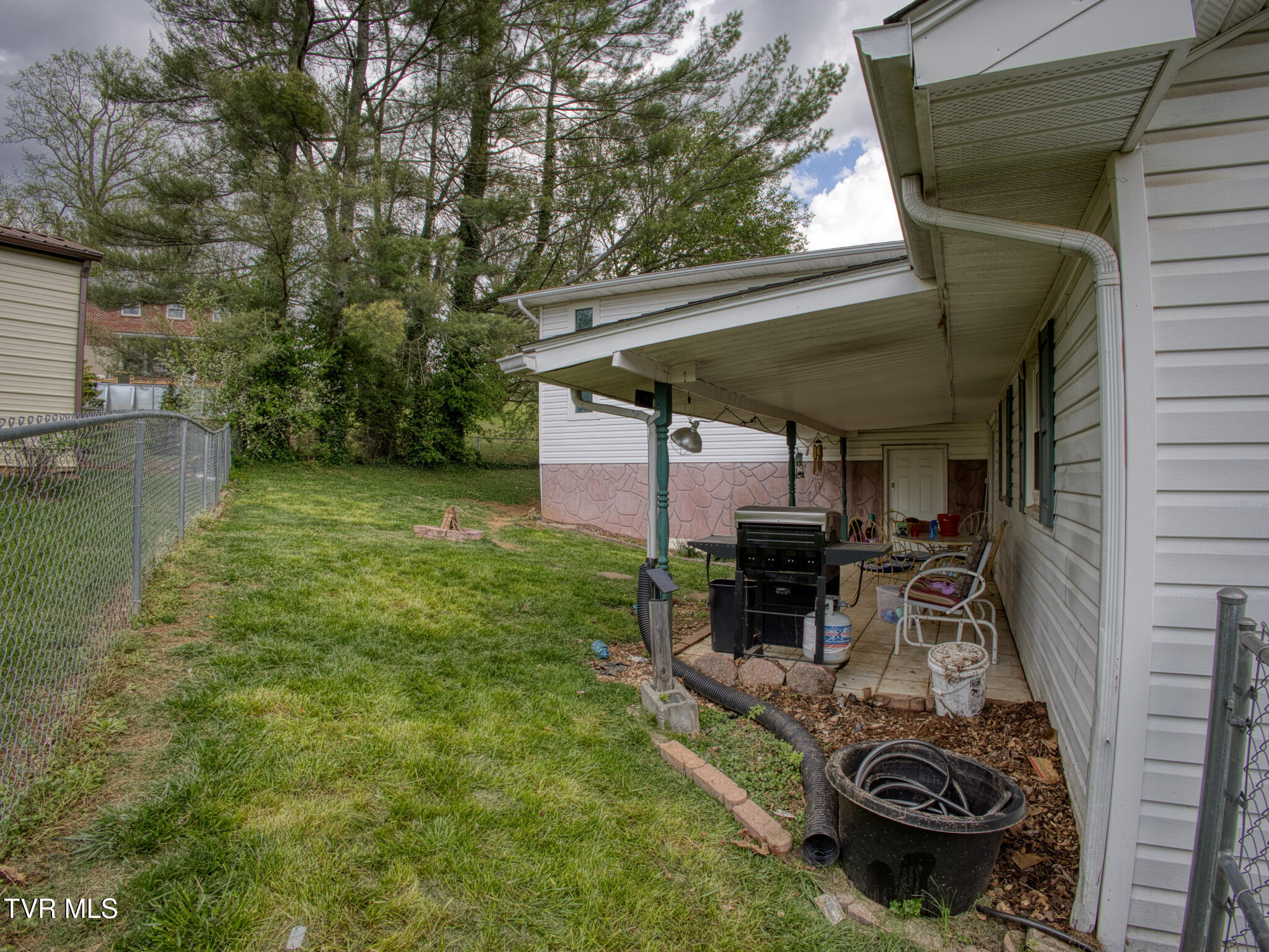 1721 Siam Road Elizabethton, TN 37643 - Photo 5 of 41 R6II6901_HDR
