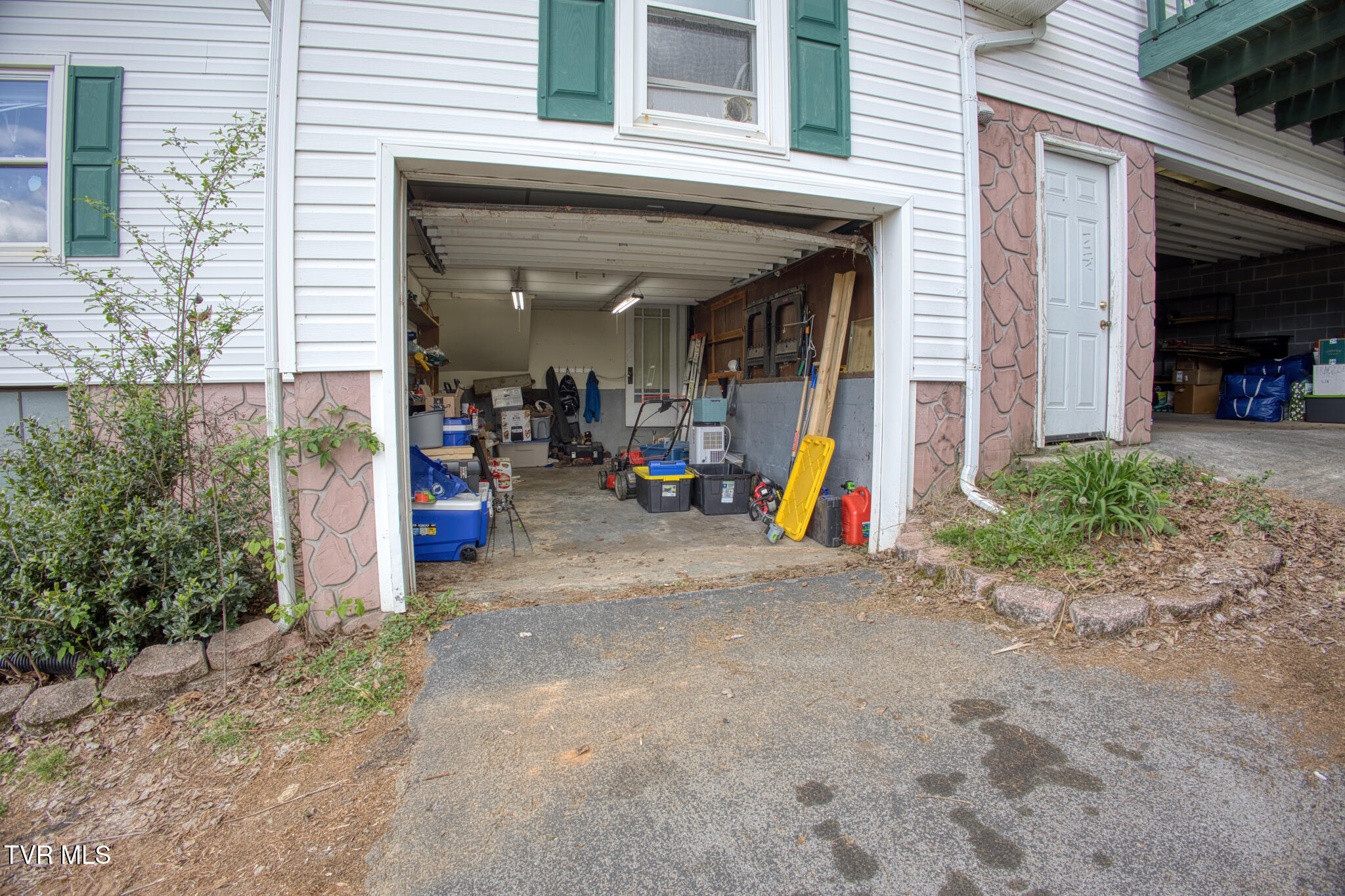 1721 Siam Road Elizabethton, TN 37643 - Photo 8 of 41 R6II7245_HDR