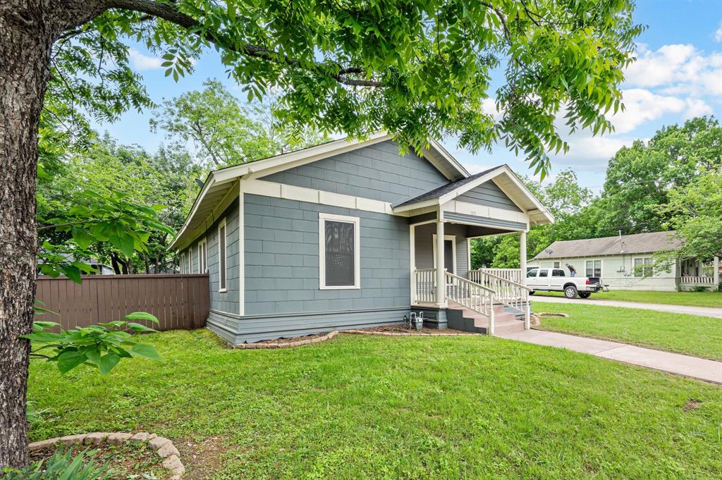 800 North Clements Street Gainesville, TX 76240 - Photo 4 of 27 a front view of a house with a garden and yard