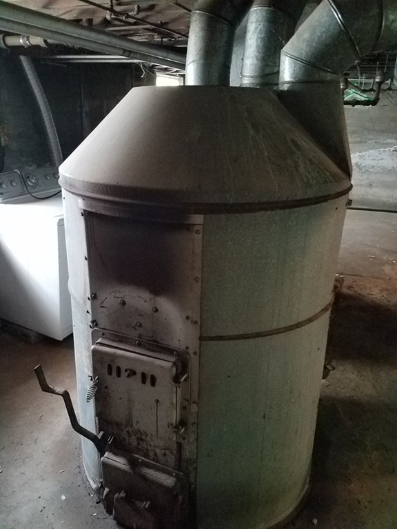 166 Hathaway Road Acushnet, MA 02743 - Photo 11 of 14 an oven sitting inside of a kitchen