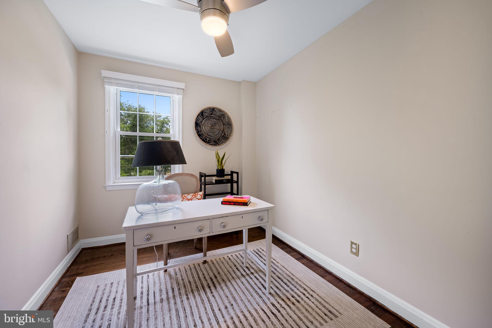 210 Stanmore Road Baltimore, MD 21212 - Photo 16 of 39 a room with a table and a clock