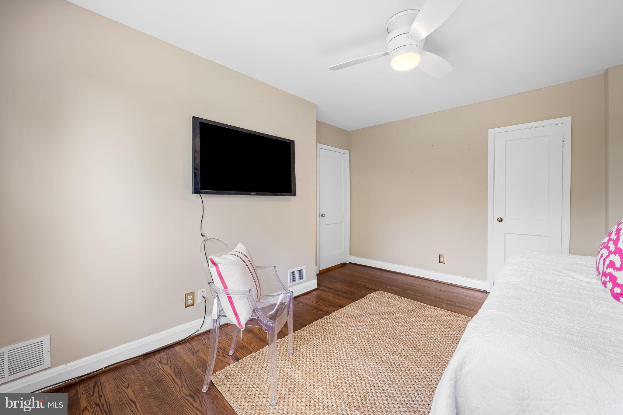 210 Stanmore Road Baltimore, MD 21212 - Photo 19 of 39 a living room with furniture and a flat screen tv