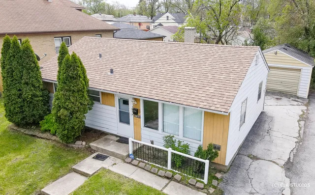 $2,000 | 394 West 15th Street, Chicago Heights, IL 60411