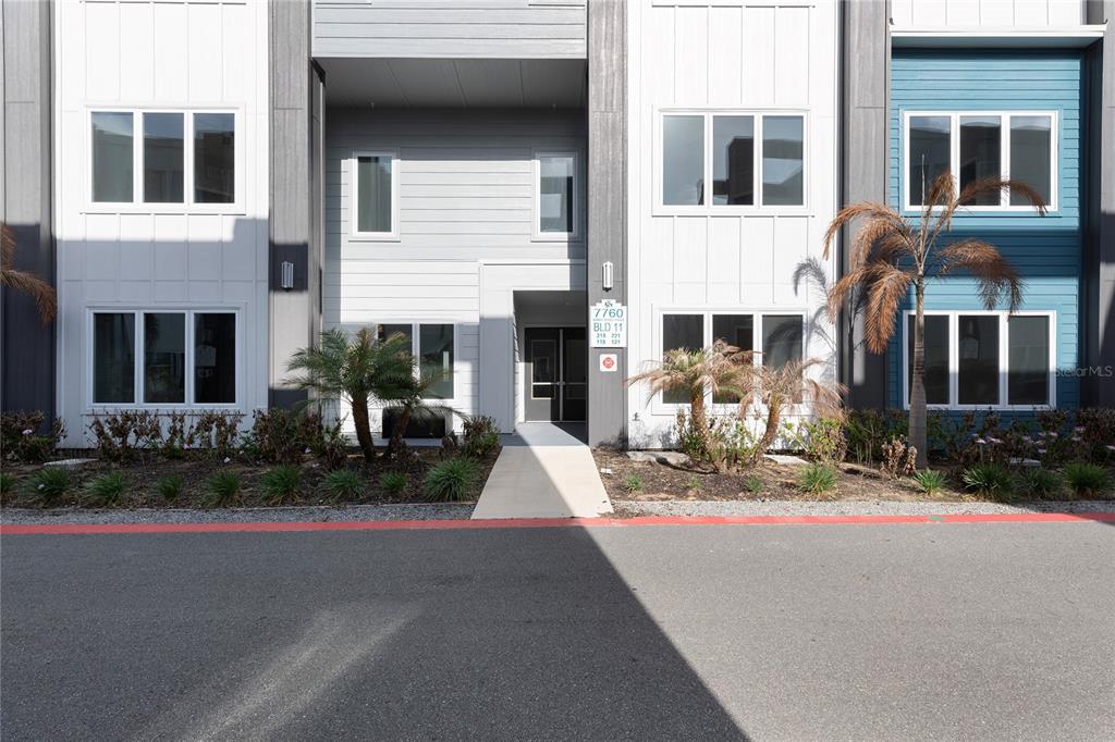 7760 Sandy Ridge Drive, Unit 121 Reunion, FL 34747 - Photo 2 of 13