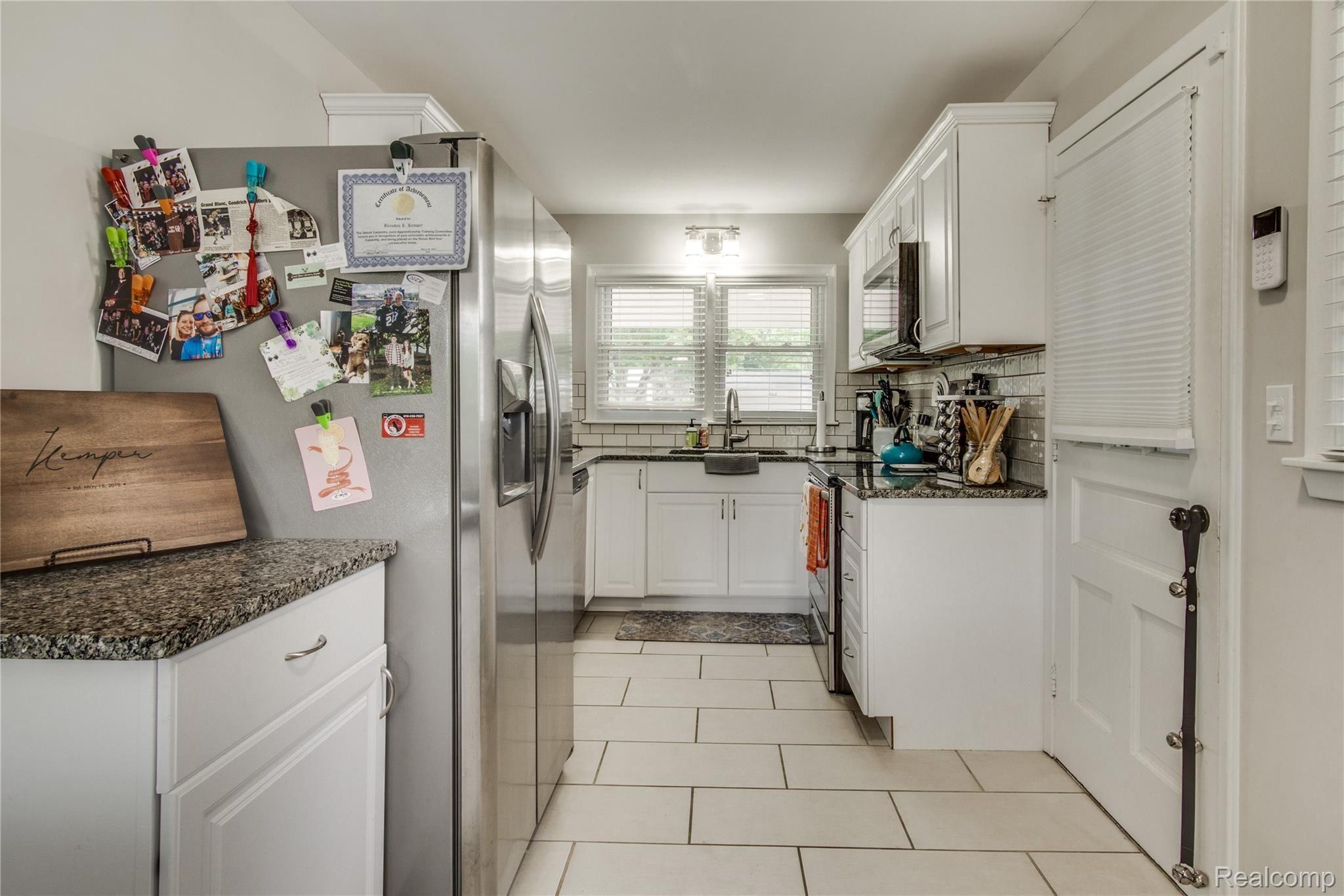 343 Old Bridge Road Grand Blanc, MI 48439 - Photo 7 of 28 Interiors (13 of 33).jpg