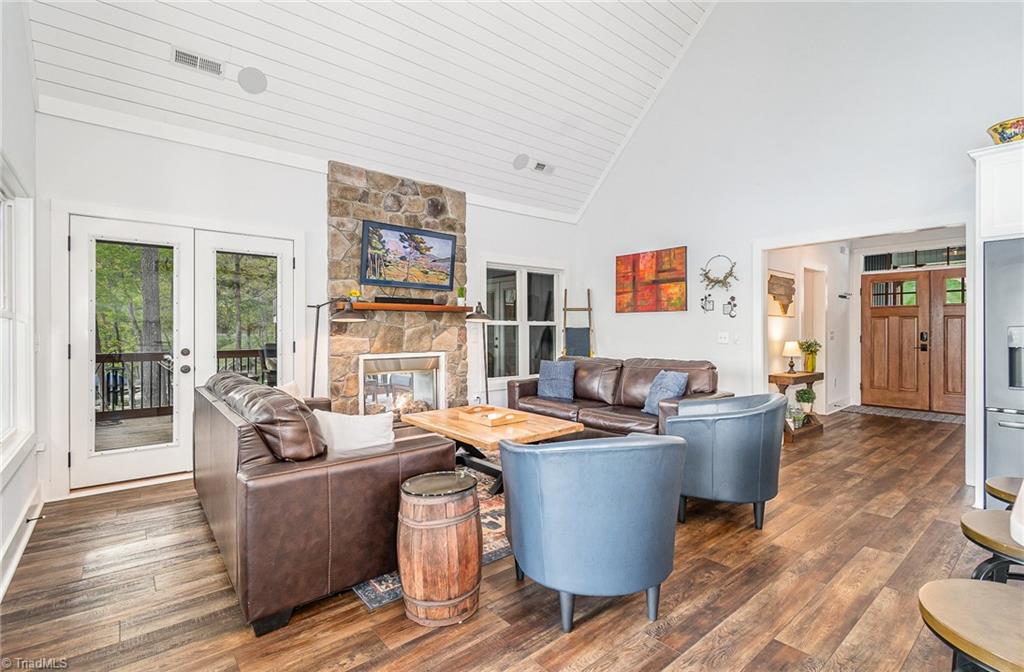 602 Shoreline Road New London, NC 28127 - Photo 8 of 38 Gallery Image 8