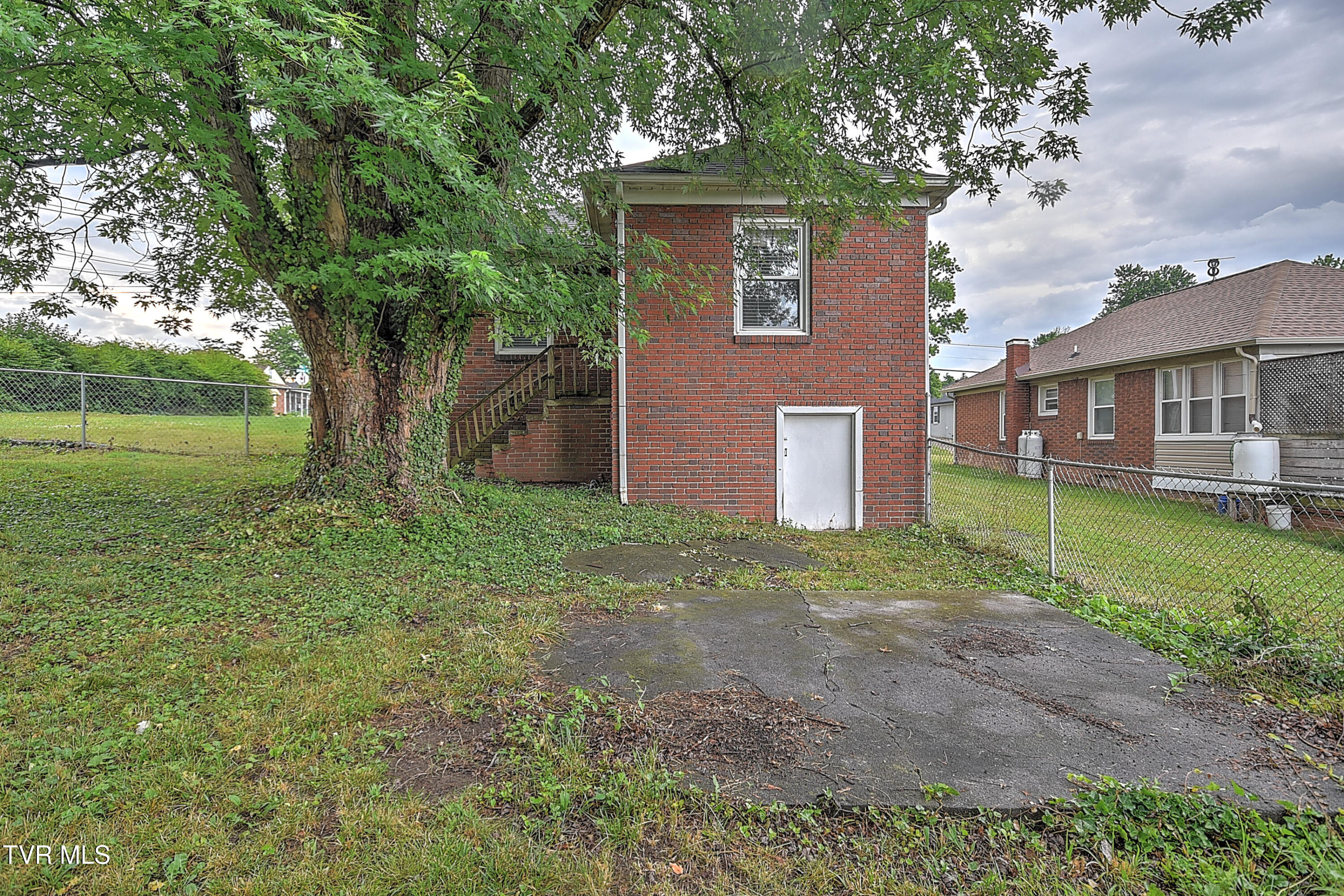 818 Birch Street Kingsport, TN 37664 - Photo 34 of 37 818 Birch BJ-34