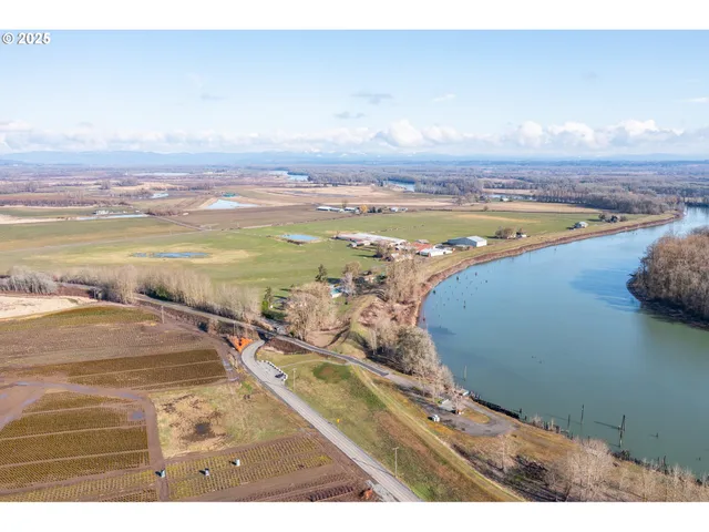 a view of a room with an empty space