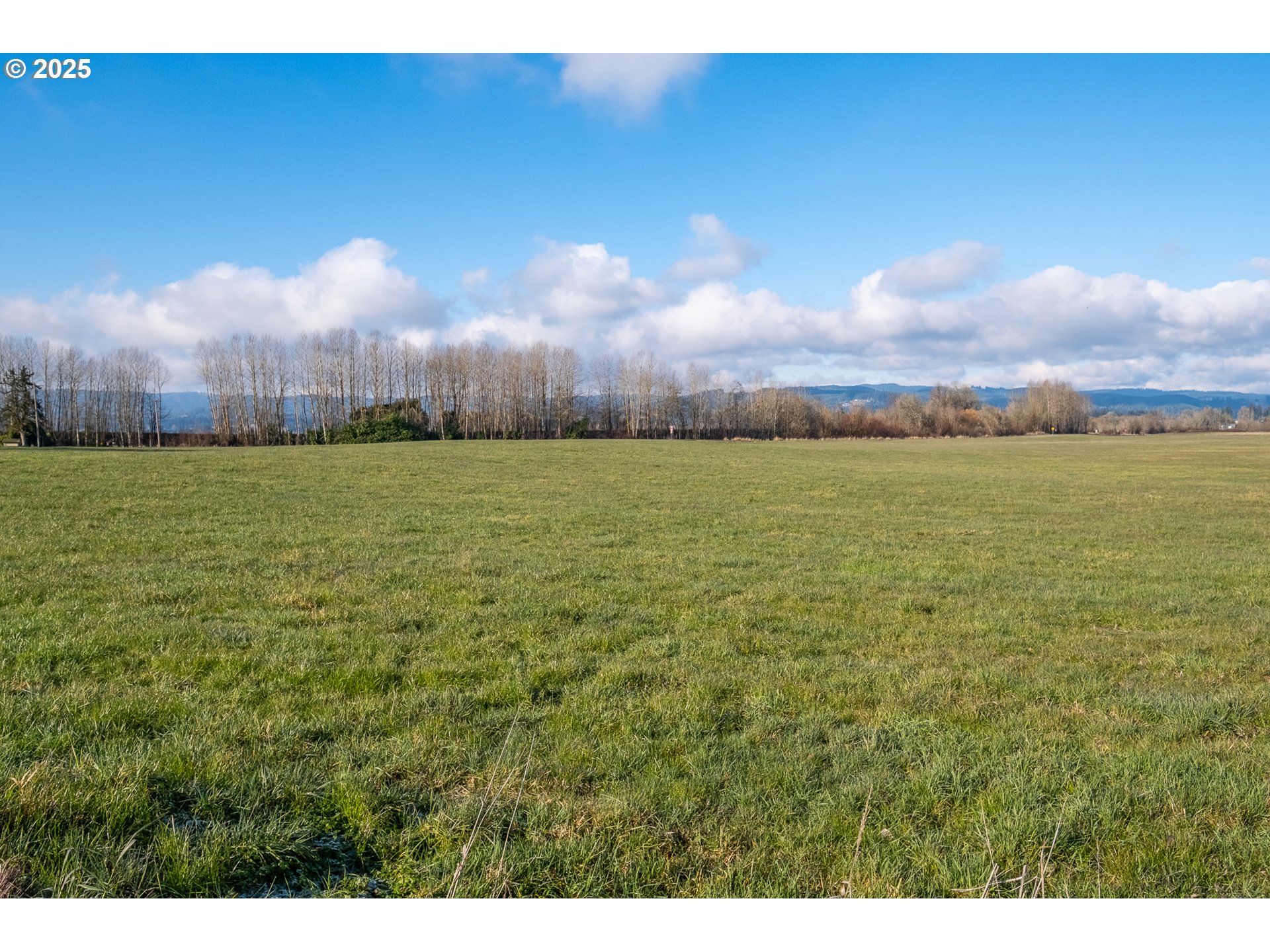 35308 Riverside Lane Scappoose, OR 97056 - Photo 27 of 48 a view of an ocean and beach