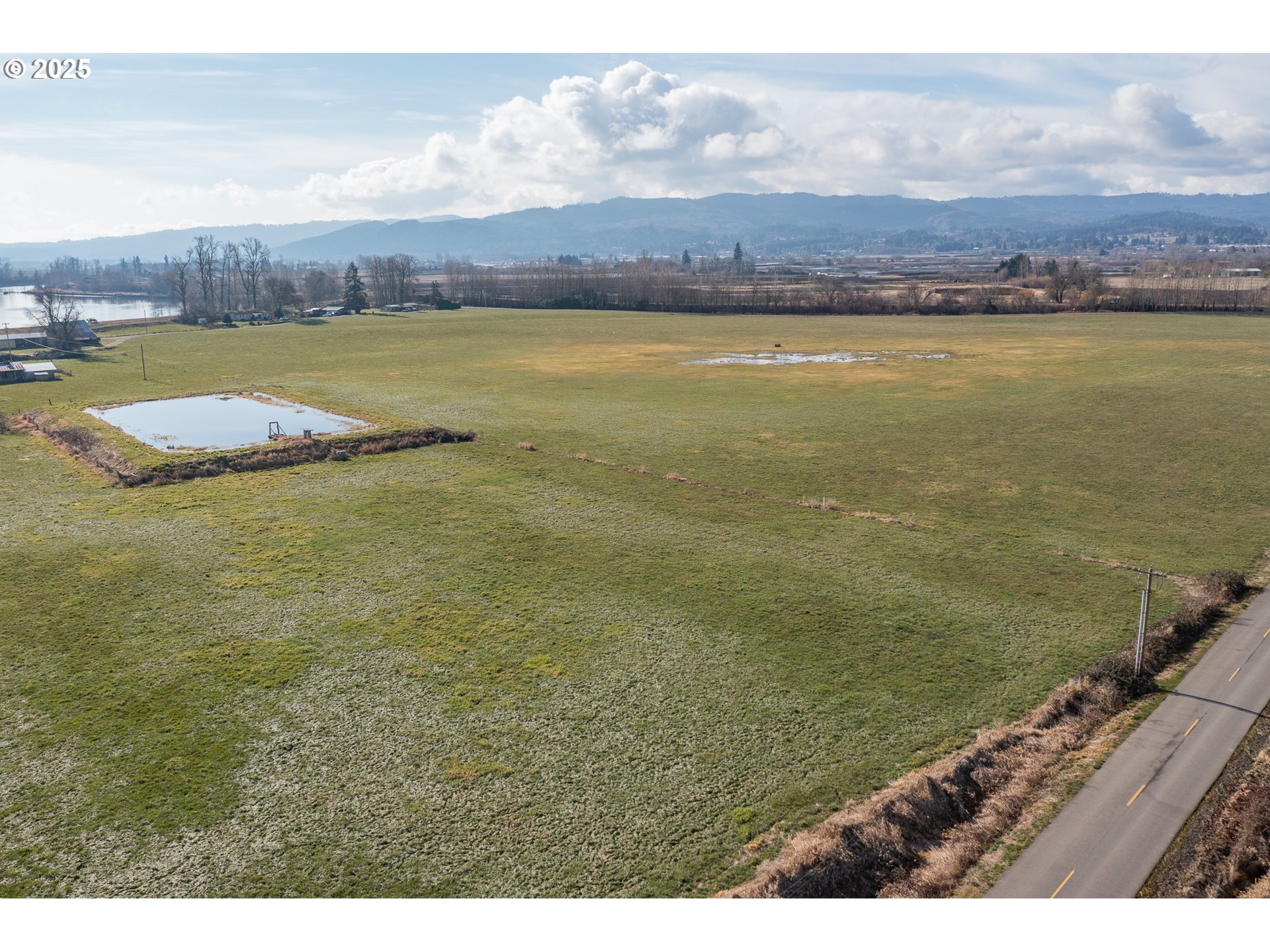 35308 Riverside Lane Scappoose, OR 97056 - Photo 32 of 48 a view of an ocean and beach