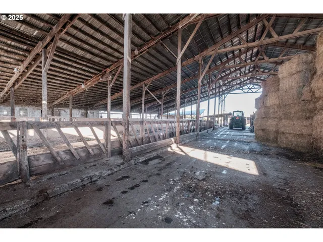 $2,150,000 | 35308 Riverside Lane, Scappoose, OR 97056