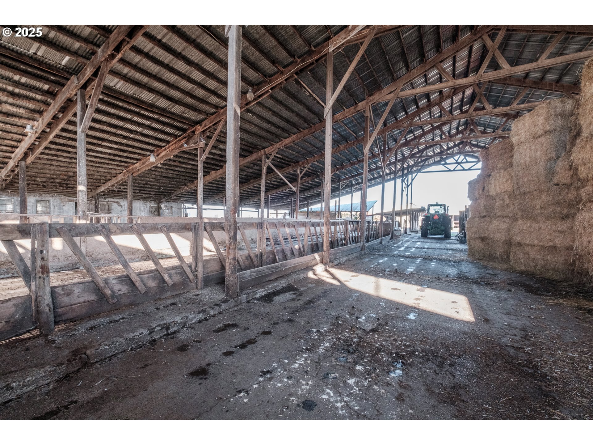 35308 Riverside Lane Scappoose, OR 97056 - Photo 46 of 48 a view of a backyard with wooden fence