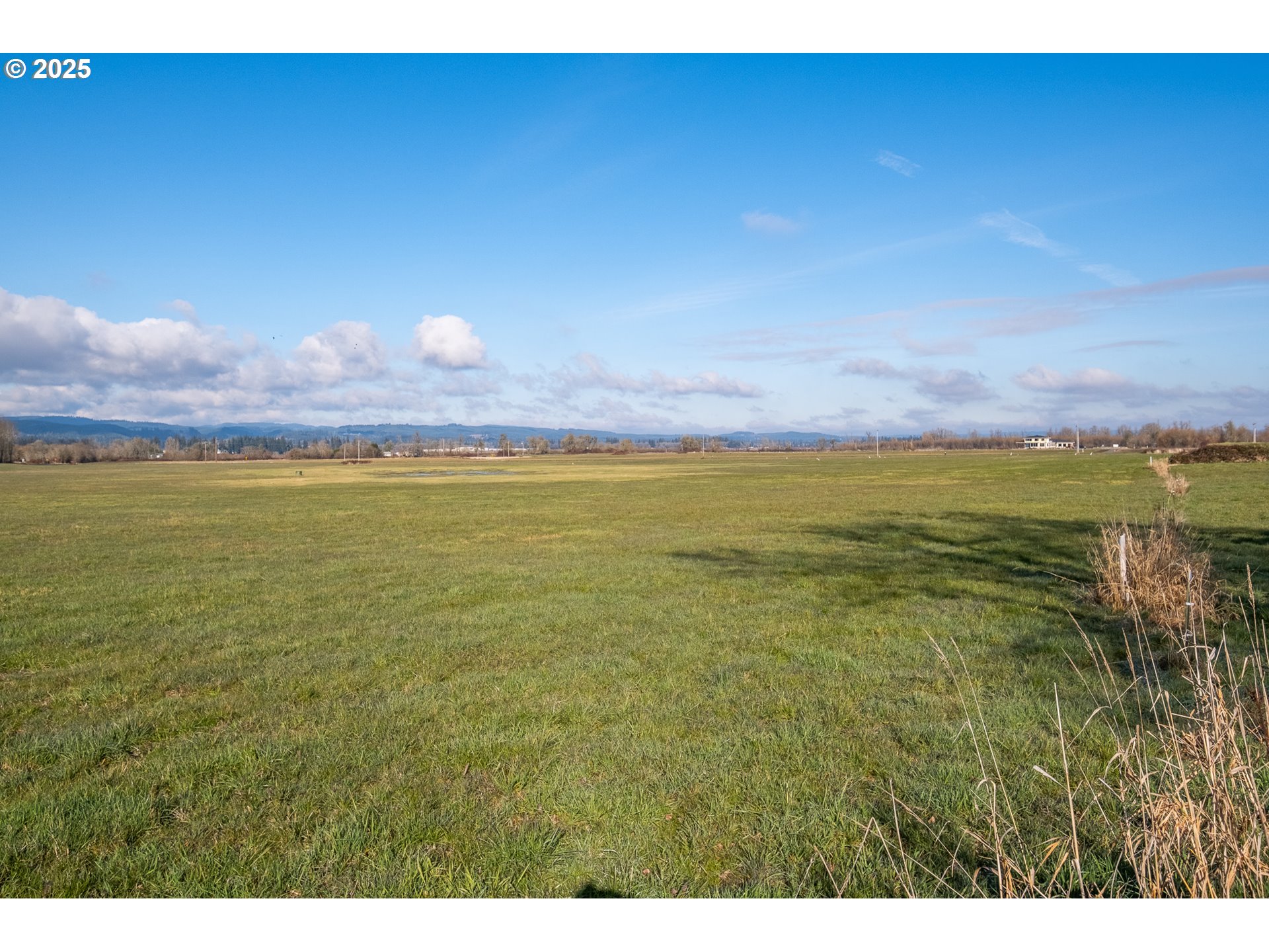 35308 Riverside Lane Scappoose, OR 97056 - Photo 48 of 48 a view of an ocean and beach