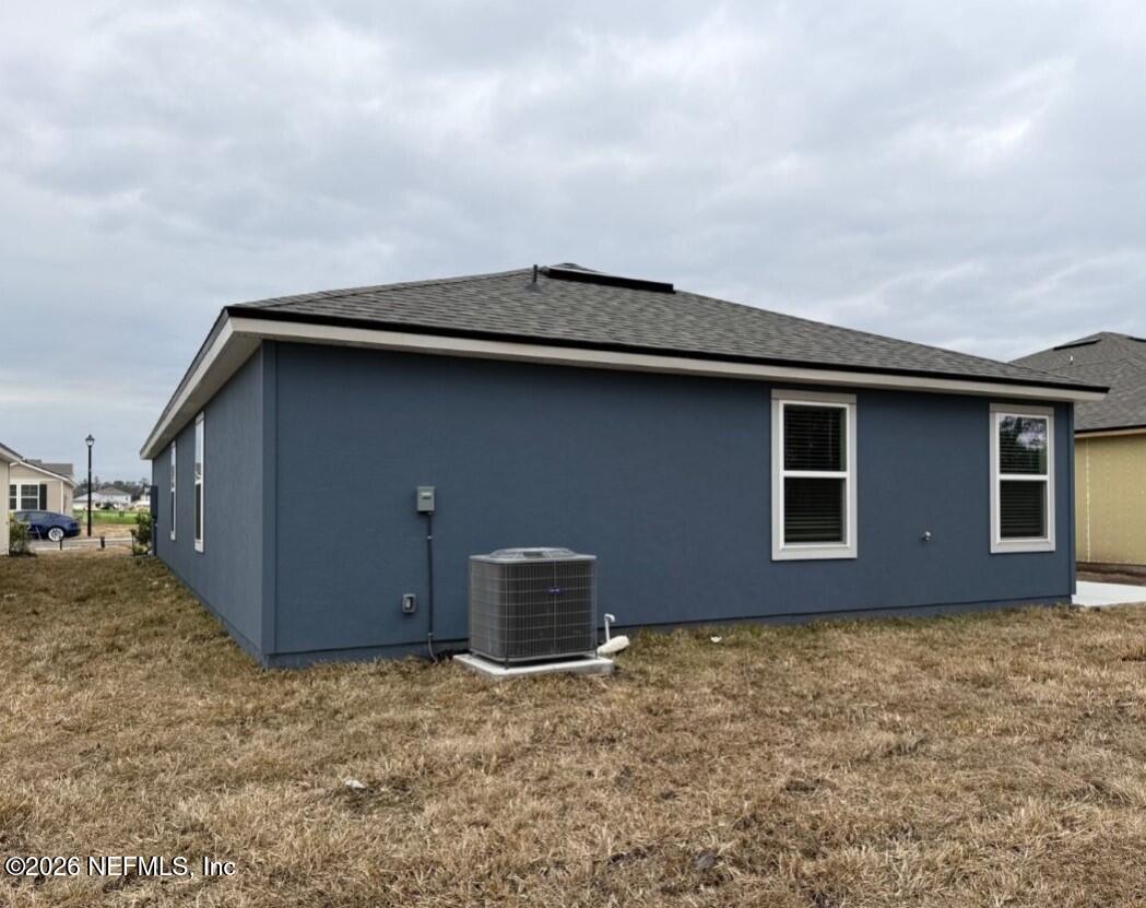 12407 Russian Olive Road Jacksonville, FL 32218 - Photo 8 of 61 a backyard of a house