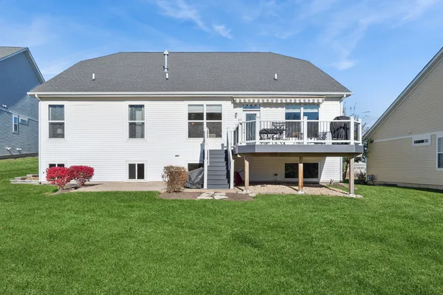 a front view of house with yard