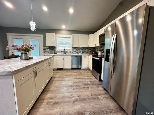 $149,500 | 575 5th Street, Omaha, IL 62871