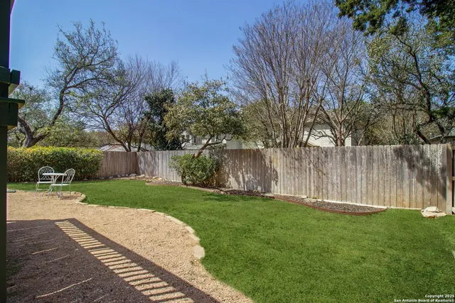 a black and white photo of a room