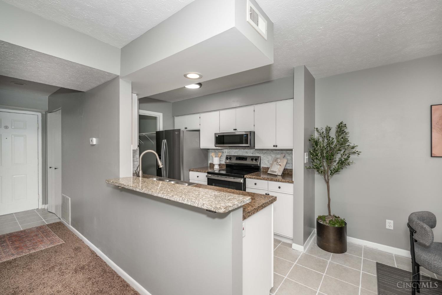 9317 Winton Road, Unit 4 Cincinnati, OH 45231 - Photo 11 of 35 Gallery Image 11