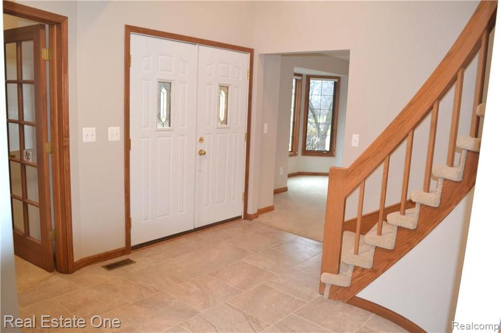 30992 Country Ridge Circle Farmington Hills, MI 48331 - Photo 3 of 40