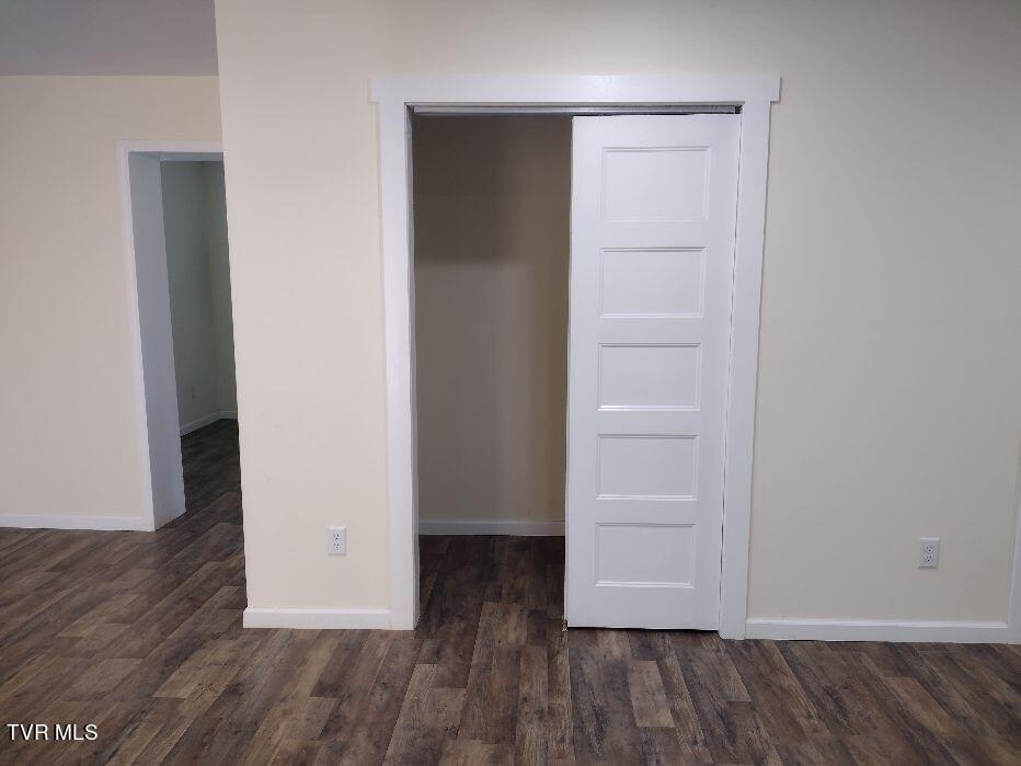 971 Ricker Road Greeneville, TN 37743 - Photo 29 of 37 Walk in closet in living room