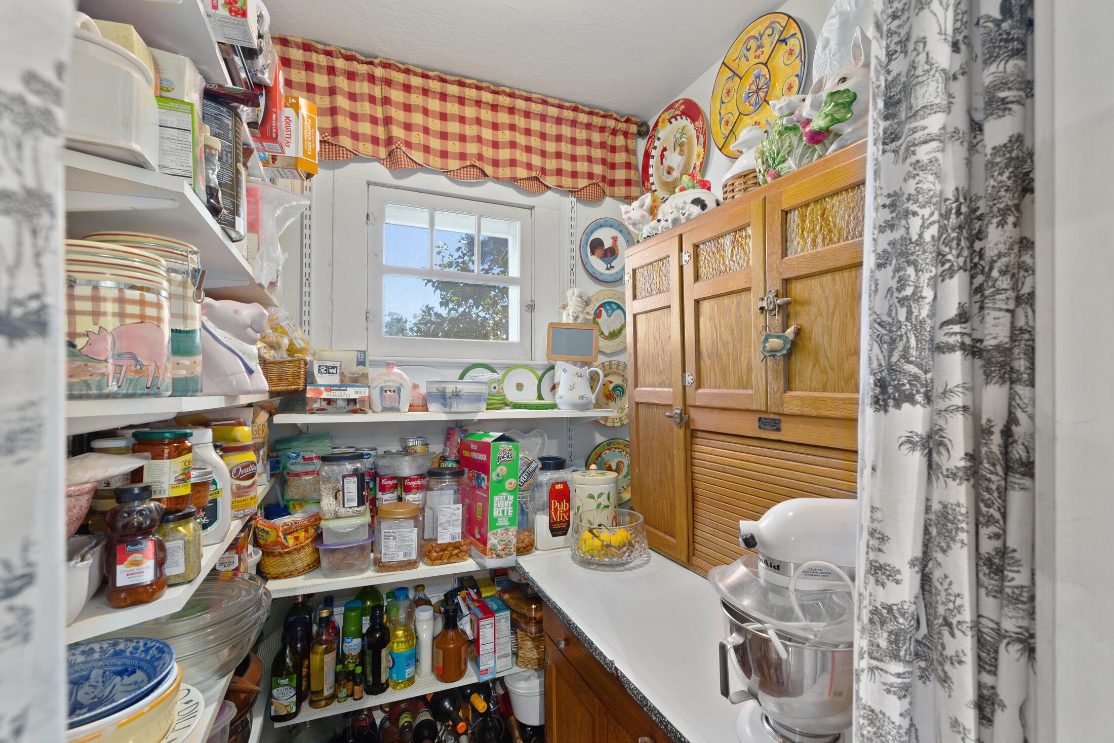 800 Deer Creek Road Selma, OR 97538 - Photo 11 of 42 Quaint Pantry