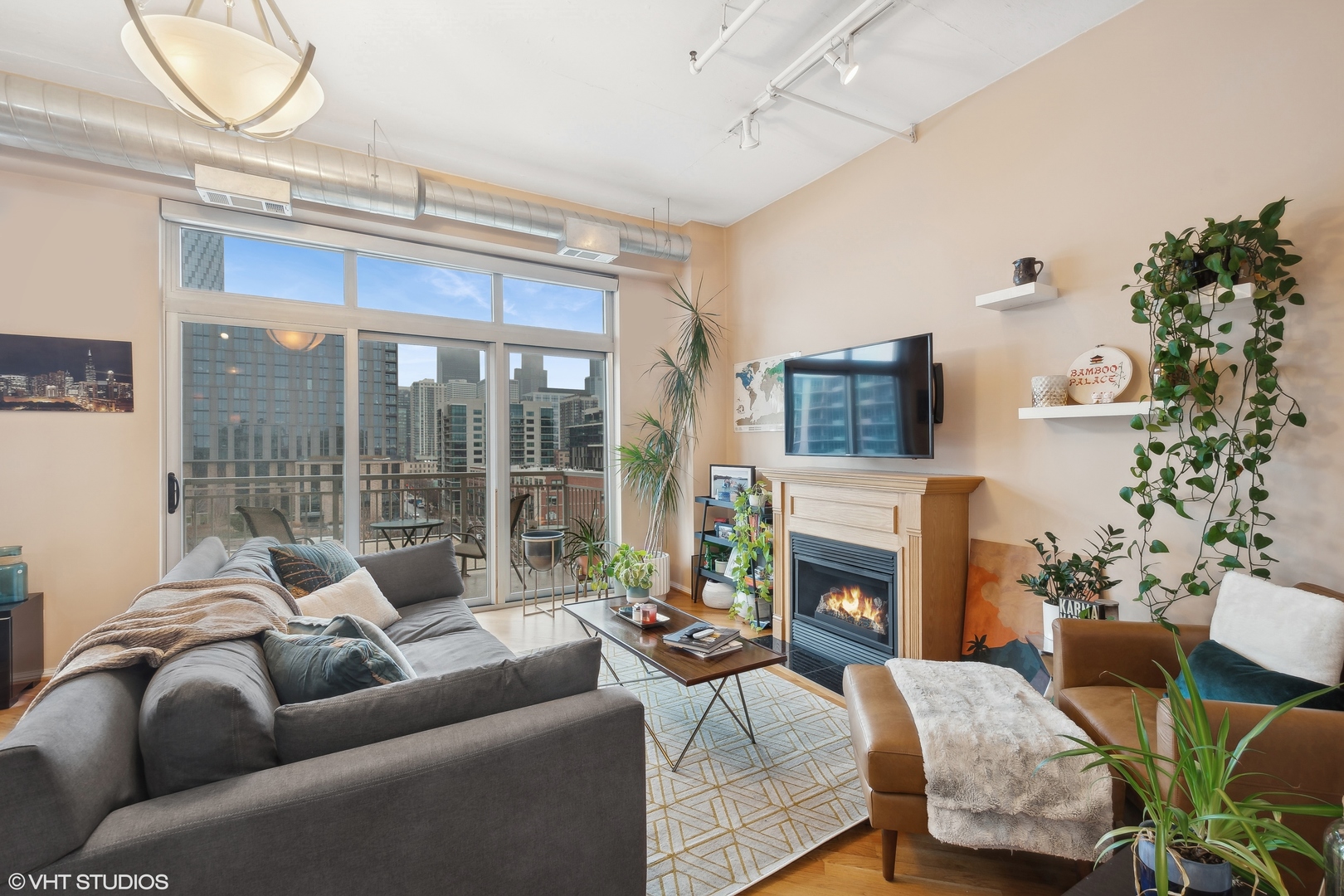 950 West Monroe Street, Unit 702 Chicago, IL 60607 - Photo 3 of 16 Gallery Image 3