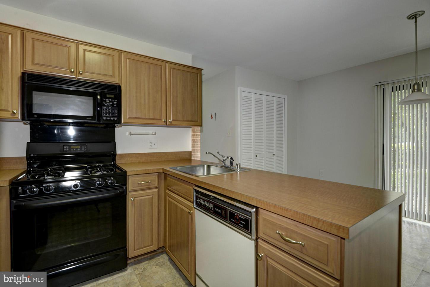 7903 Inverness Ridge Road Rockville, MD 20854 - Photo 11 of 29 Kitchen