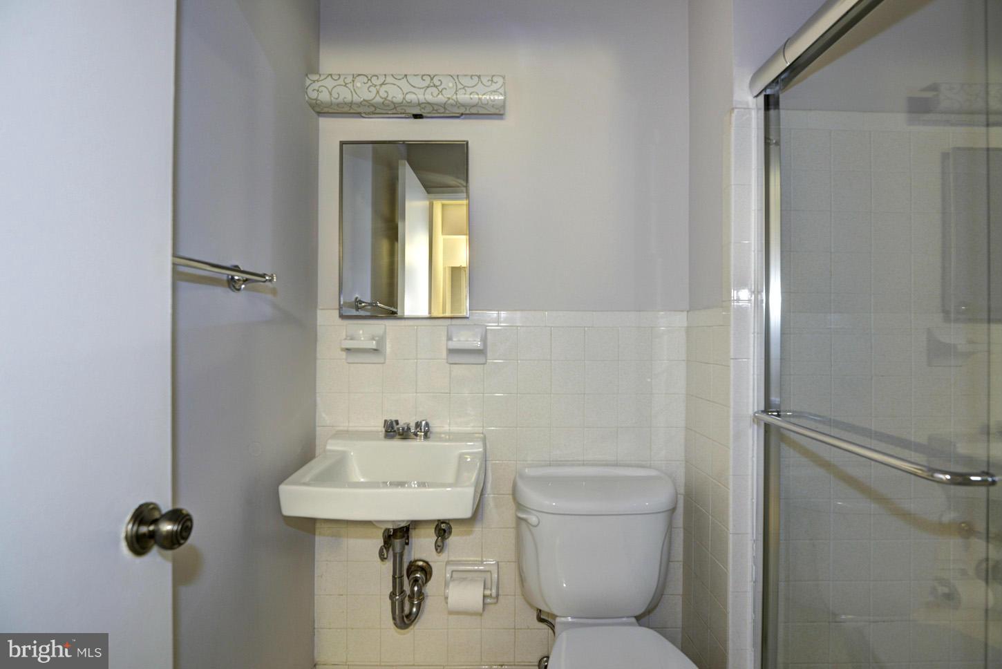 7903 Inverness Ridge Road Rockville, MD 20854 - Photo 14 of 29 Bath (Master)
