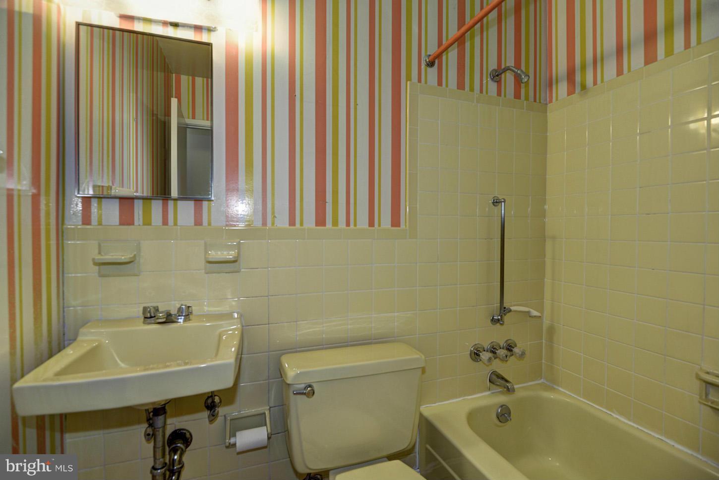 7903 Inverness Ridge Road Rockville, MD 20854 - Photo 17 of 29 Bath