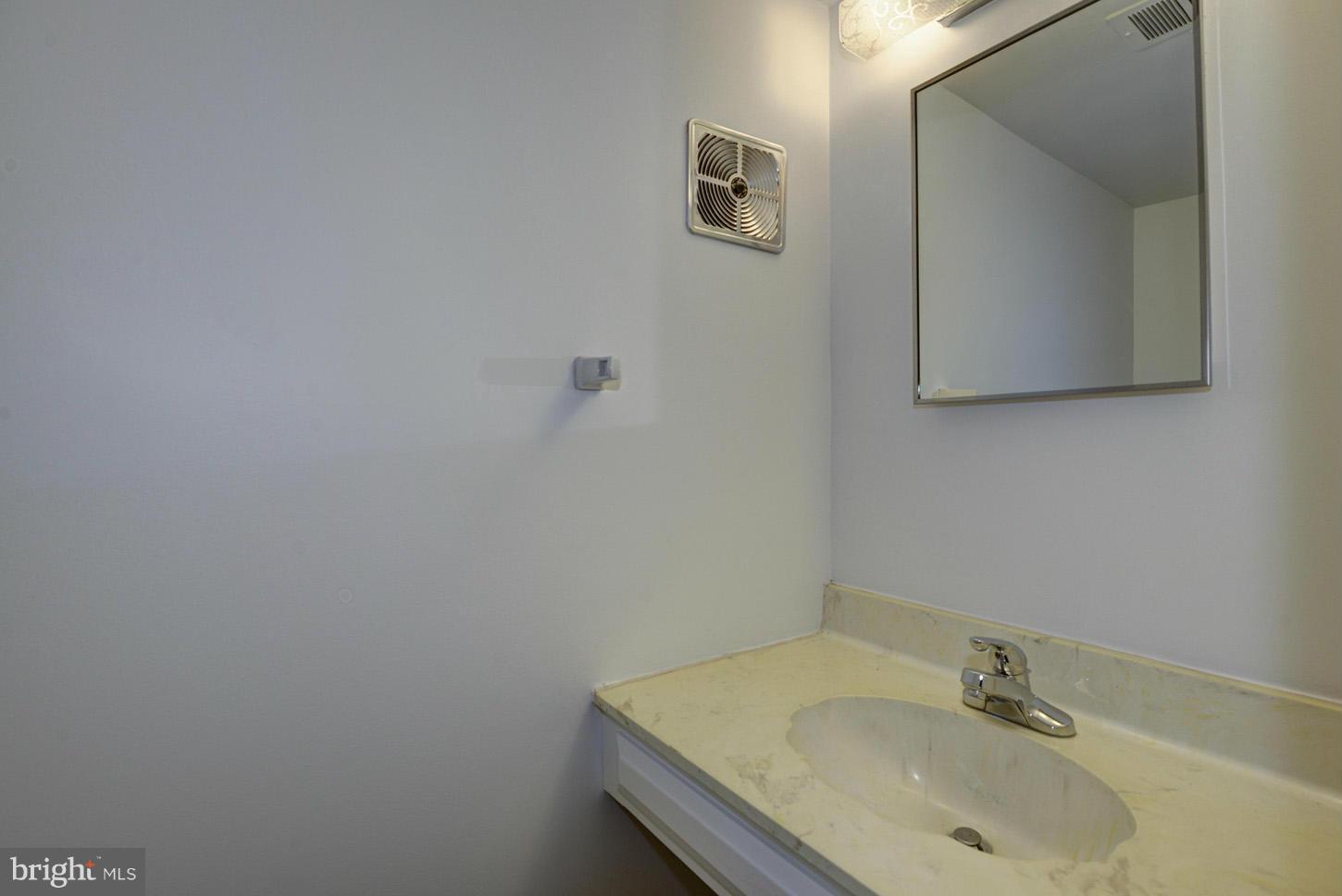 7903 Inverness Ridge Road Rockville, MD 20854 - Photo 20 of 29 Interior (General)