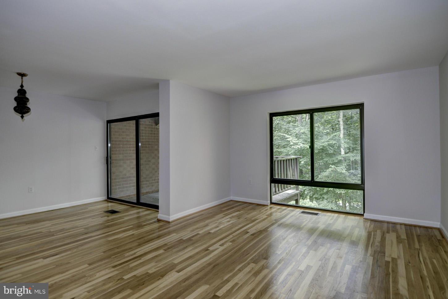 7903 Inverness Ridge Road Rockville, MD 20854 - Photo 4 of 29 Living Room