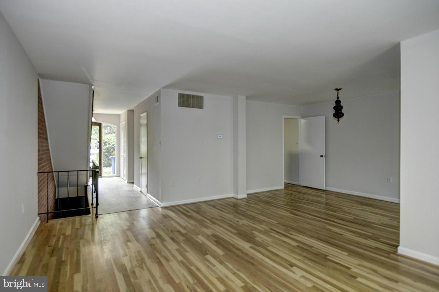 7903 Inverness Ridge Road Rockville, MD 20854 - Photo 5 of 29 Living Room