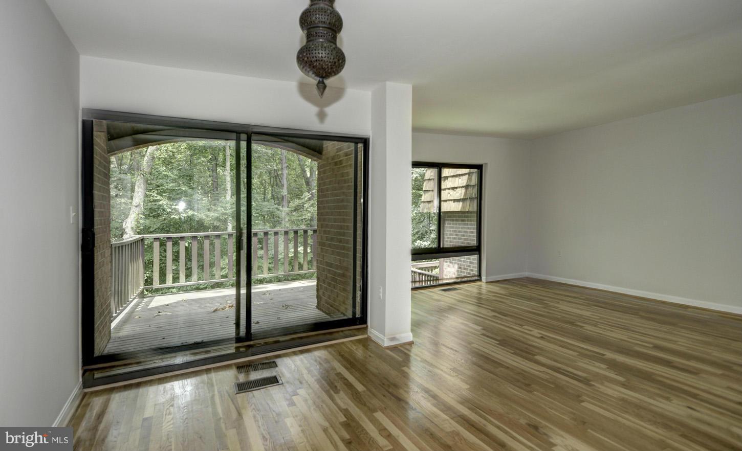 7903 Inverness Ridge Road Rockville, MD 20854 - Photo 7 of 29 Living Room